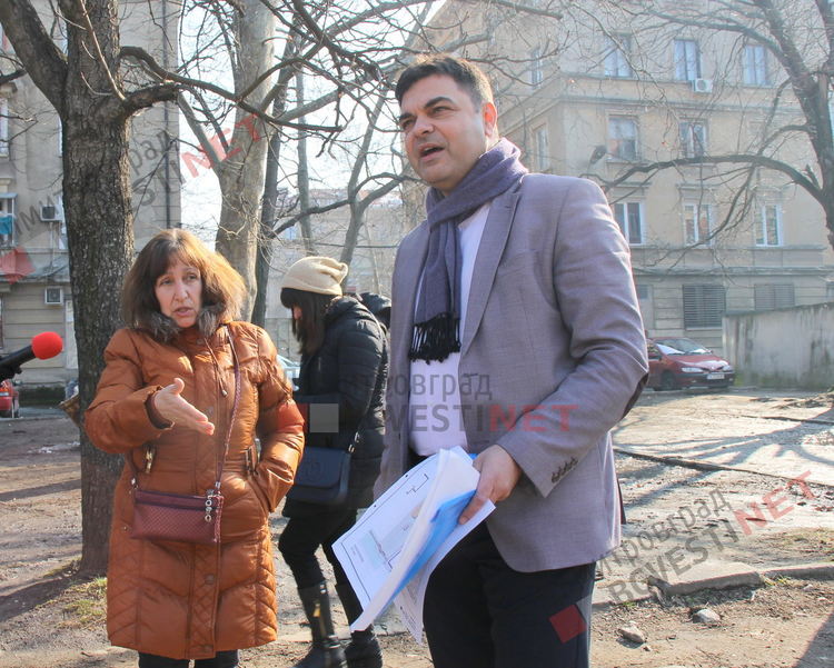 Започна изграждането на нова детска площадка и стрийт фитнес в центъра на града