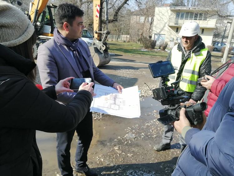 Започна изграждането на нова детска площадка и стрийт фитнес в центъра на града