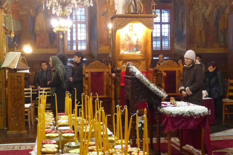 Над 120 буркана мед бяха осветени в Смолян за празника на светеца-покровител на пчеларите