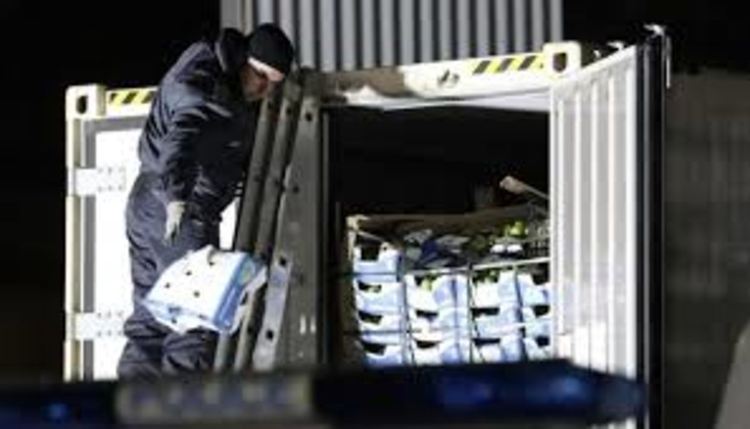 Съдът остави за постоянно в ареста двама обвинени за трафика на кокаиновите кашони