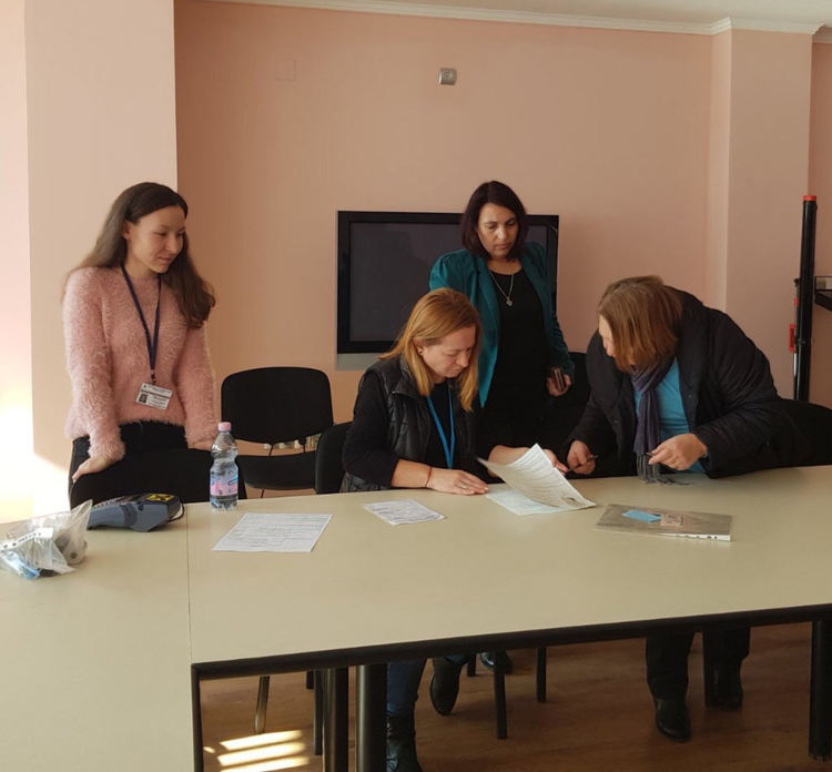 Екип на сектор „БДС“ с мобилна станция прие 25 заявления за лични документи в областната администрация в Кърджали