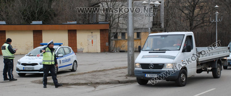 Акция на КАТ за камиони и автобуси: Един без застраховка, друг вози непокрит товар