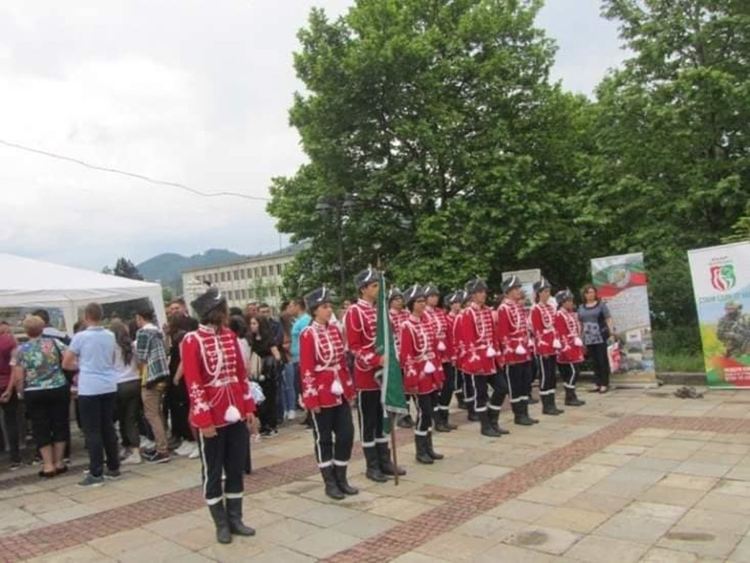Началникът на отбраната ген. Андрей Боцев награди шефката на учебния инспекторат в Смолян