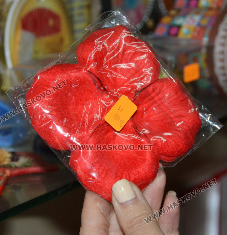 Белезници, зарчета и сърца са сред най-търсените подаръци за Свети Валентин