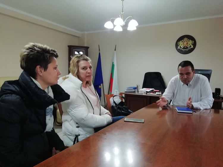 Областният управител подкрепи подписката срещу съкращенията в Дома на културата