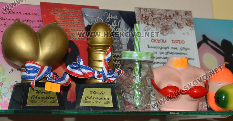 Белезници, зарчета и сърца са сред най-търсените подаръци за Свети Валентин