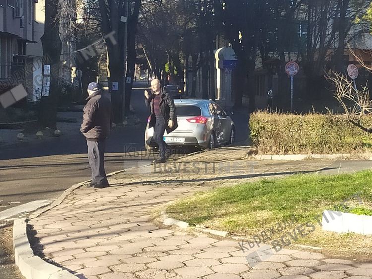 Поредната катастрофа тази сутрин до църквата „Св.Георги”,изселник от Истанбул отне предимството на нашенец /снимки/