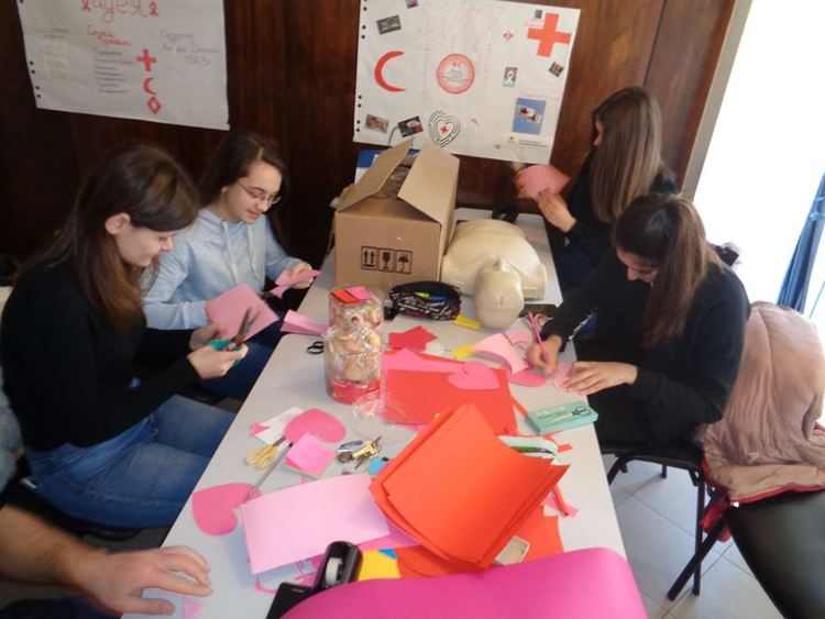 Млади червенокръстци призовават кърджалийци: Обичай безопасно!