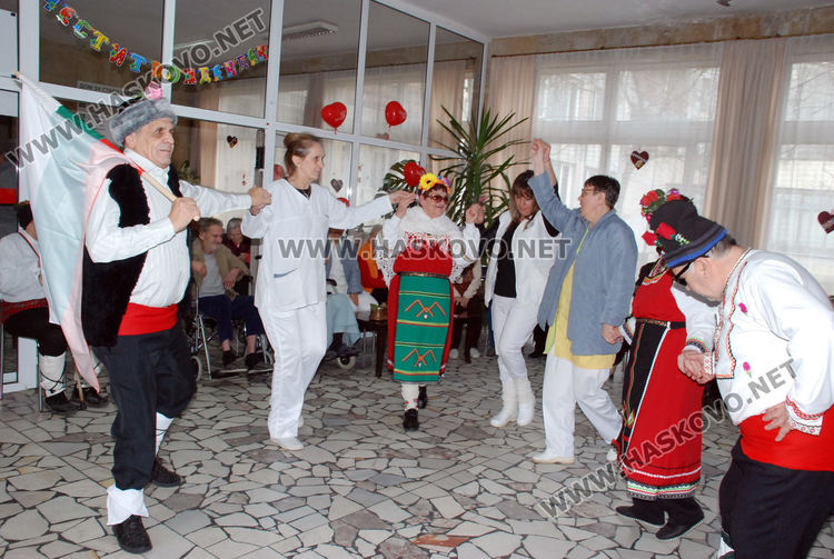 Народни хора, танго и зарязване в Старческия дом за Свети Валентин и Трифон Зарезан