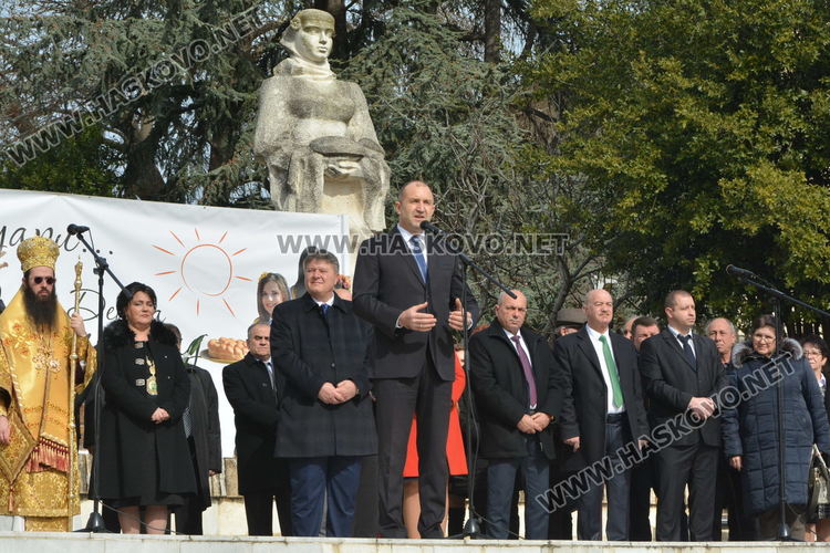 Президентът Радев заряза лозята в Ивайловградско, отпускат 8 млн. лв. за вила "Армира"