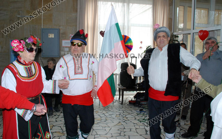 Народни хора, танго и зарязване в Старческия дом за Свети Валентин и Трифон Зарезан