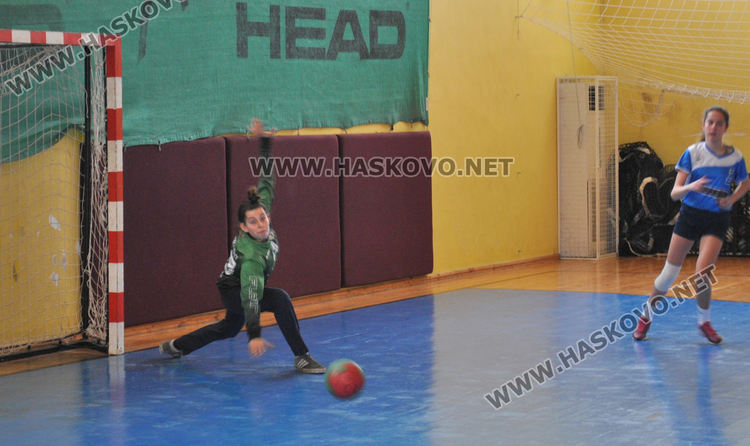 Хасковските  хандбалистки  стартираха в Купа „България“ за девойки до 16 г.