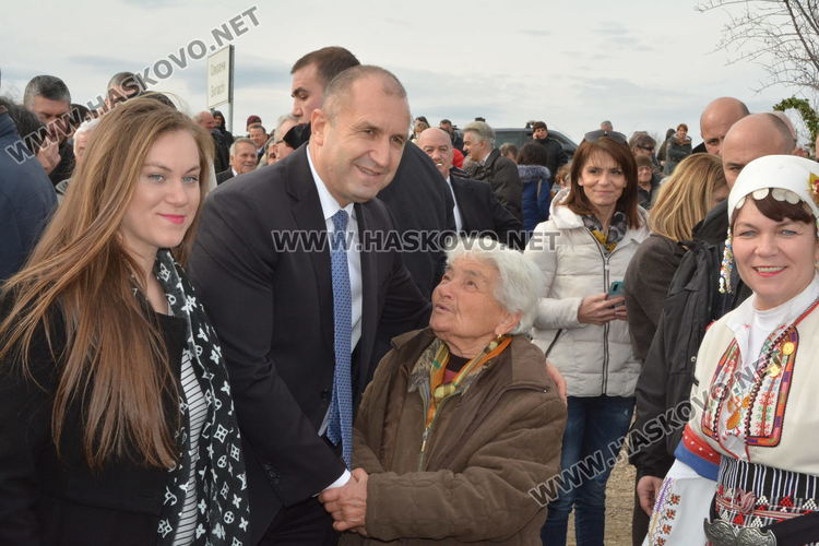 Президентът Радев заряза лозята в Ивайловградско, отпускат 8 млн. лв. за вила "Армира"