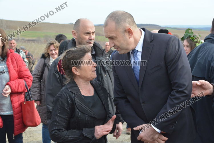 Президентът Радев заряза лозята в Ивайловградско, отпускат 8 млн. лв. за вила "Армира"