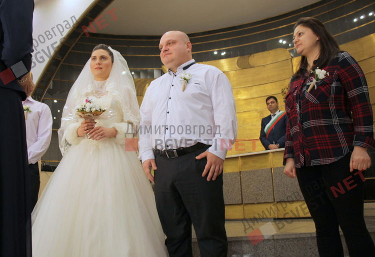 Таня даде шанс на Петко и си казаха ДА! Общината ги изненада с "Божествена светлина"