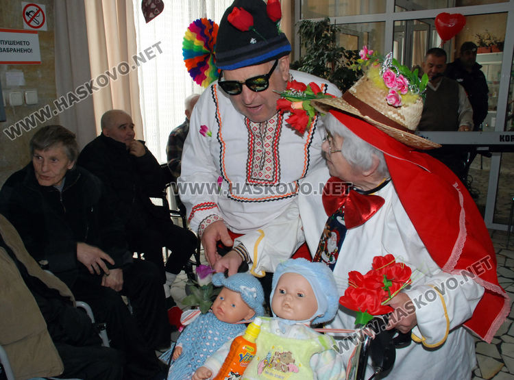 Народни хора, танго и зарязване в Старческия дом за Свети Валентин и Трифон Зарезан