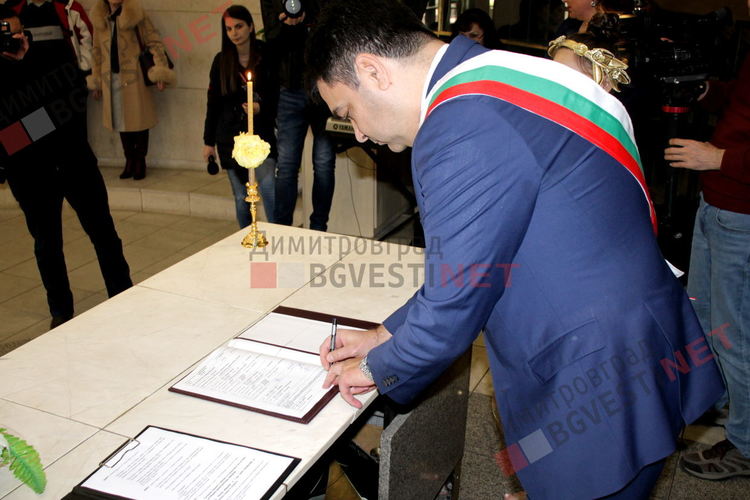 Таня даде шанс на Петко и си казаха ДА! Общината ги изненада с "Божествена светлина"