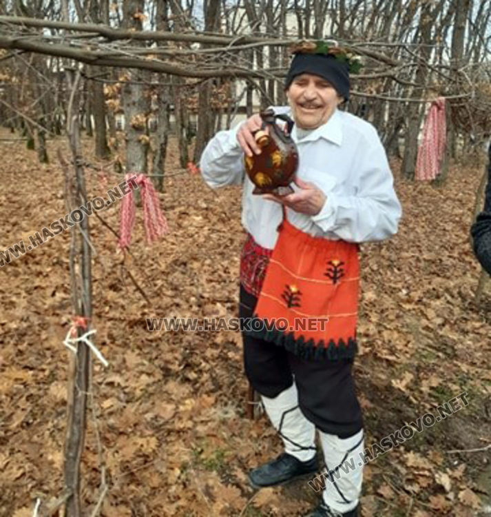 Народни хора, танго и зарязване в Старческия дом за Свети Валентин и Трифон Зарезан