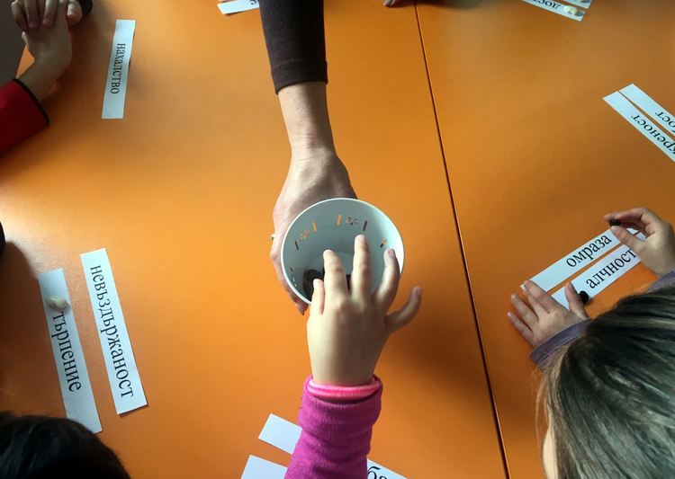 Първокласници от смолянско училище изнесоха открит урок за вярата в прошката