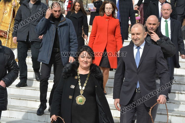 Президентът Радев заряза лозята в Ивайловградско, отпускат 8 млн. лв. за вила "Армира"