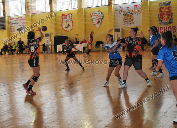 Хасковските  хандбалистки  стартираха в Купа „България“ за девойки до 16 г.