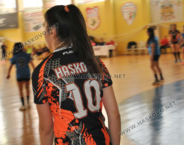 Хасковските  хандбалистки  стартираха в Купа „България“ за девойки до 16 г.