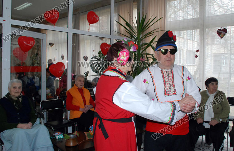Народни хора, танго и зарязване в Старческия дом за Свети Валентин и Трифон Зарезан