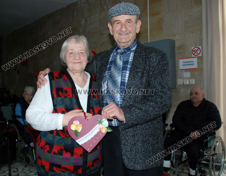 Народни хора, танго и зарязване в Старческия дом за Свети Валентин и Трифон Зарезан