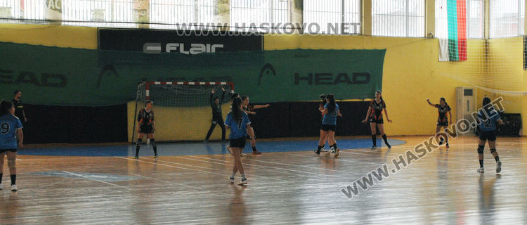 Хасковските  хандбалистки  стартираха в Купа „България“ за девойки до 16 г.