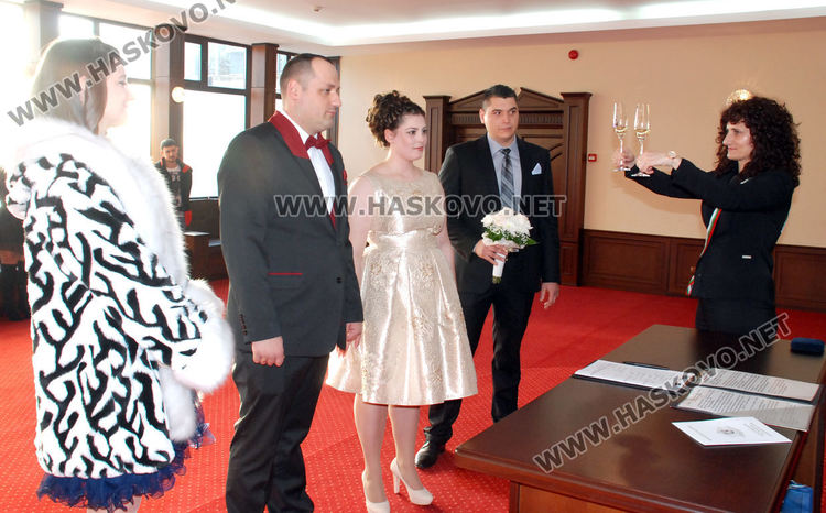 6 сватби на Свети Валентин в Хасково