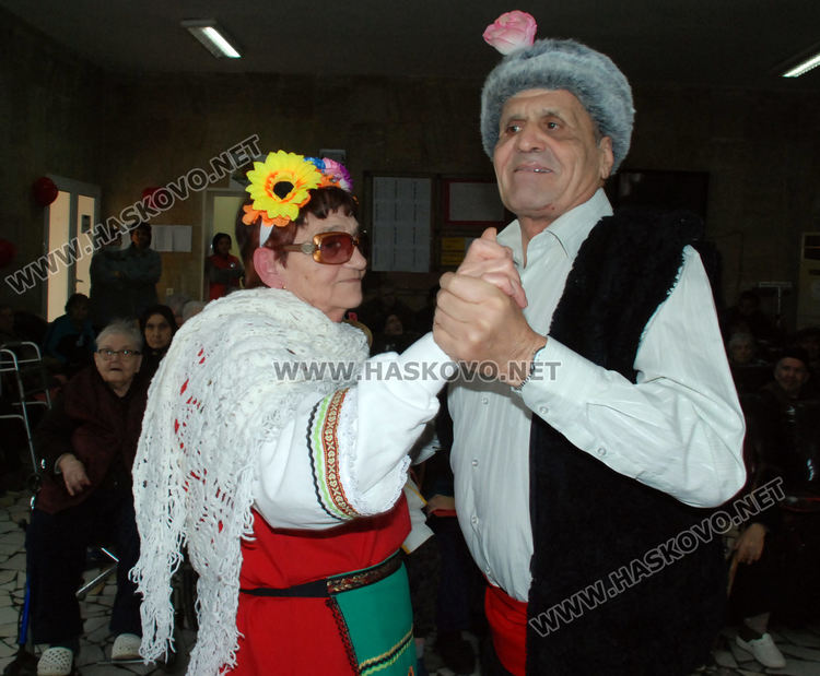 Народни хора, танго и зарязване в Старческия дом за Свети Валентин и Трифон Зарезан