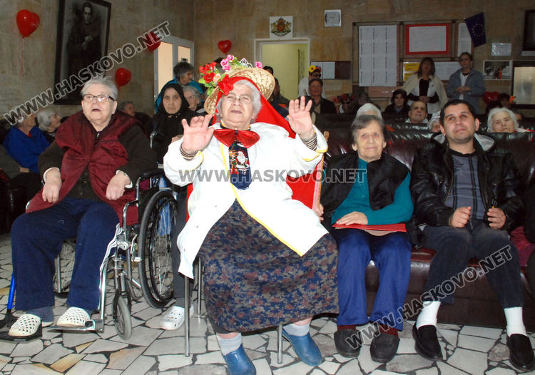 Народни хора, танго и зарязване в Старческия дом за Свети Валентин и Трифон Зарезан