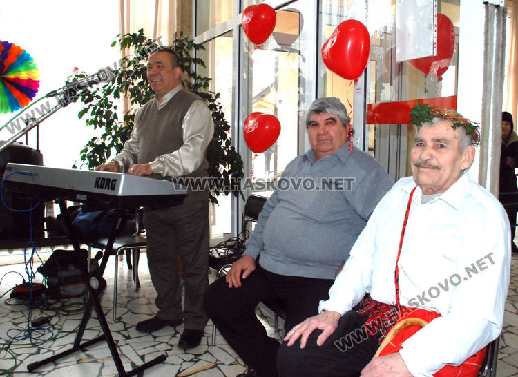 Народни хора, танго и зарязване в Старческия дом за Свети Валентин и Трифон Зарезан