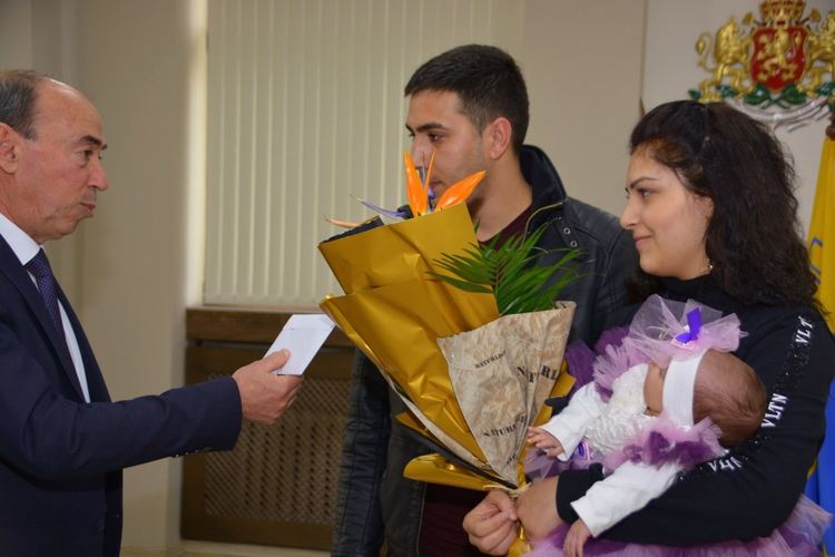 Плюшено мече за бебе’2020 на Асеновград и паричен подарък за семейството 