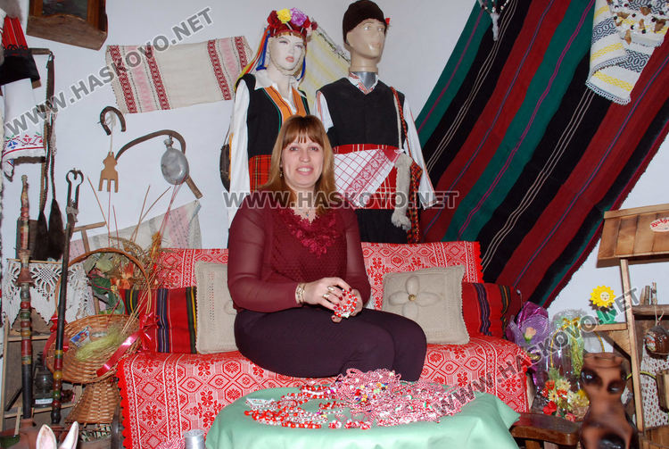 Тракийки пращат 200 мартеници в Одрин - за църквите, Неделното училище и консулството