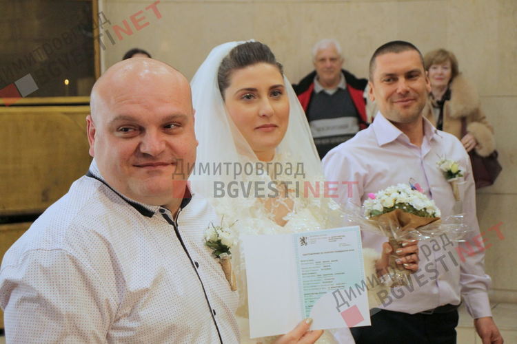 Таня даде шанс на Петко и си казаха ДА! Общината ги изненада с "Божествена светлина"