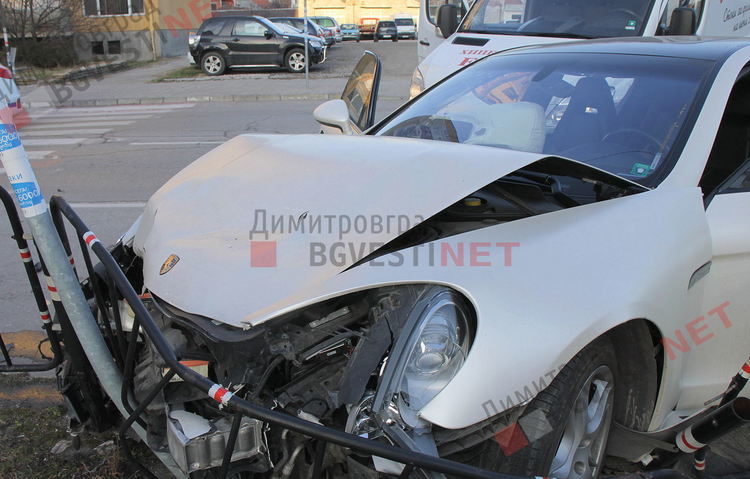 На Трифон Зарезан бус помля бяло Порше