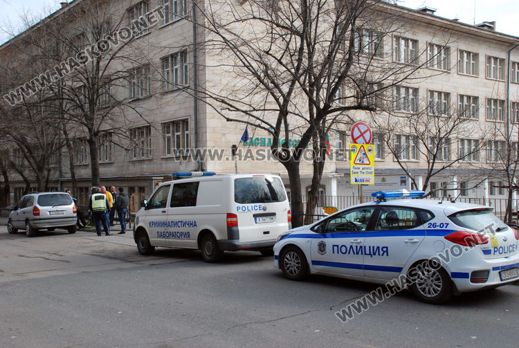 Опел блъсна пешеходец до училище "Васил Левски"