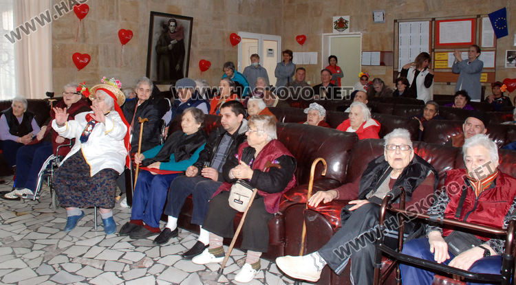 Народни хора, танго и зарязване в Старческия дом за Свети Валентин и Трифон Зарезан
