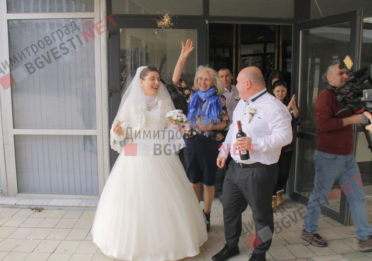 Таня даде шанс на Петко и си казаха ДА! Общината ги изненада с "Божествена светлина"