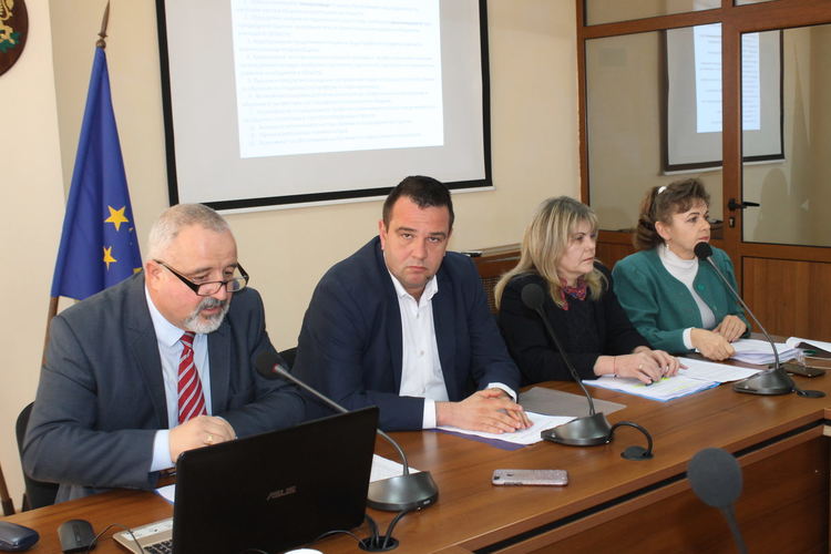 Комисията по заетост обсъди план приема на ученици по профили и специалности