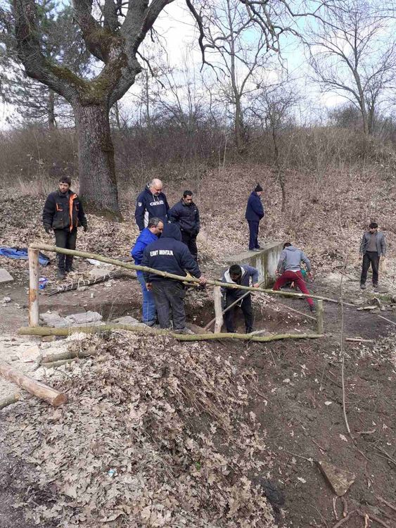 Кмет, съветник и дейци облагородиха Минковото кладенче
