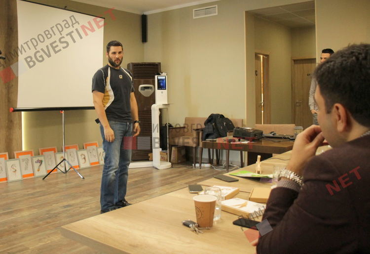 Огромен успех за стартъп-работилницата, конструктори на дървени магнитни пъзели са първите победители