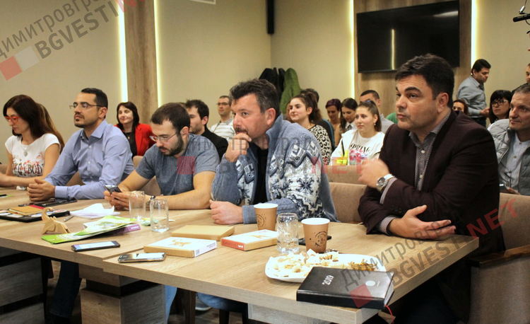 Огромен успех за стартъп-работилницата, конструктори на дървени магнитни пъзели са първите победители