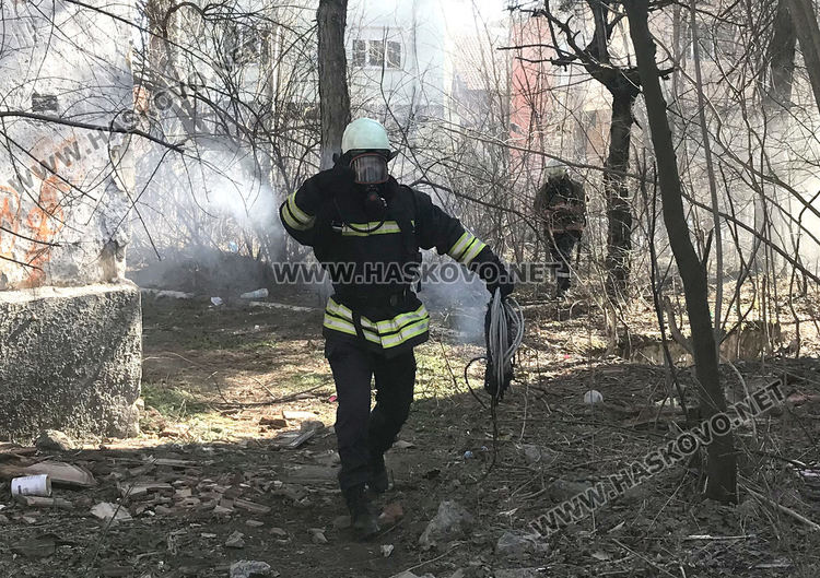 Неизвестни запалиха кабели в бившата казарма над ДНА