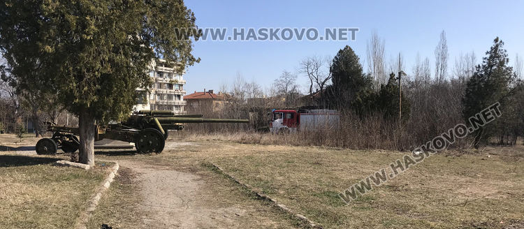 Неизвестни запалиха кабели в бившата казарма над ДНА