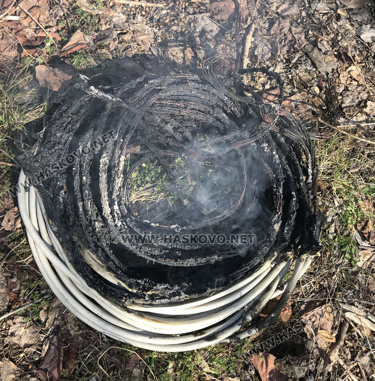 Неизвестни запалиха кабели в бившата казарма над ДНА