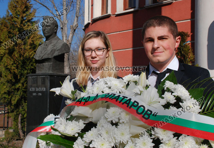 Нели Генова и Виктория Георгиева са носители на званието „Ученик на годината“ на Езиковата гимназия
