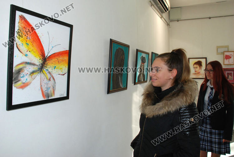 Нели Генова и Виктория Георгиева са носители на званието „Ученик на годината“ на Езиковата гимназия