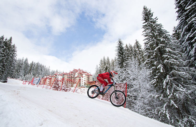 Пампорово е домакин на десетото поредно издание на уникалния „Зимен Байк Дуел“